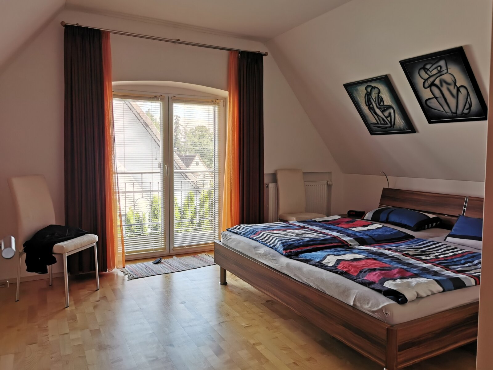 Schlafzimmer/Ausgang Balkon/OG